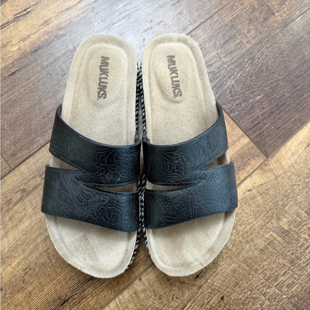 Muk luks sandals